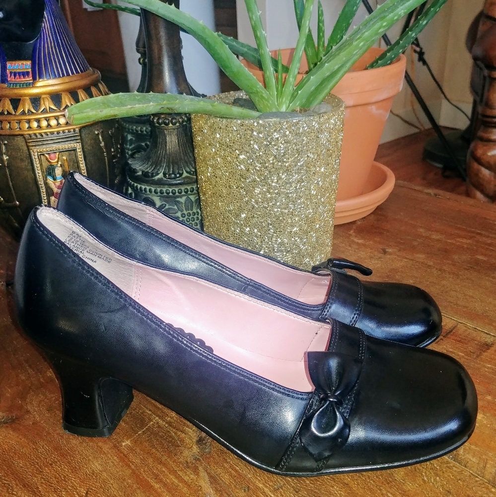 Shoes - Picture 2 of 4